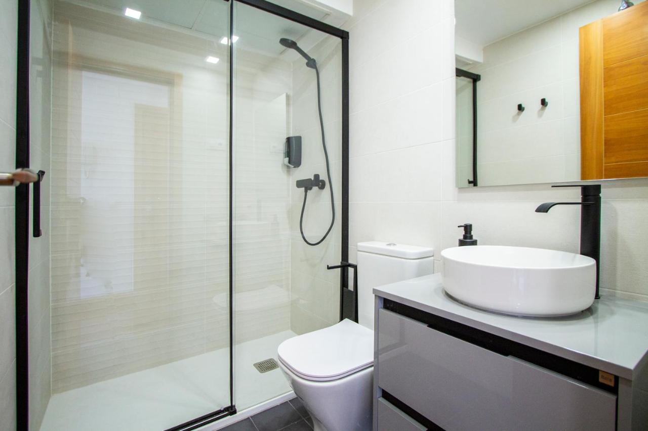 Apartamentos Castilla Luz Business Madrid Bagian luar foto