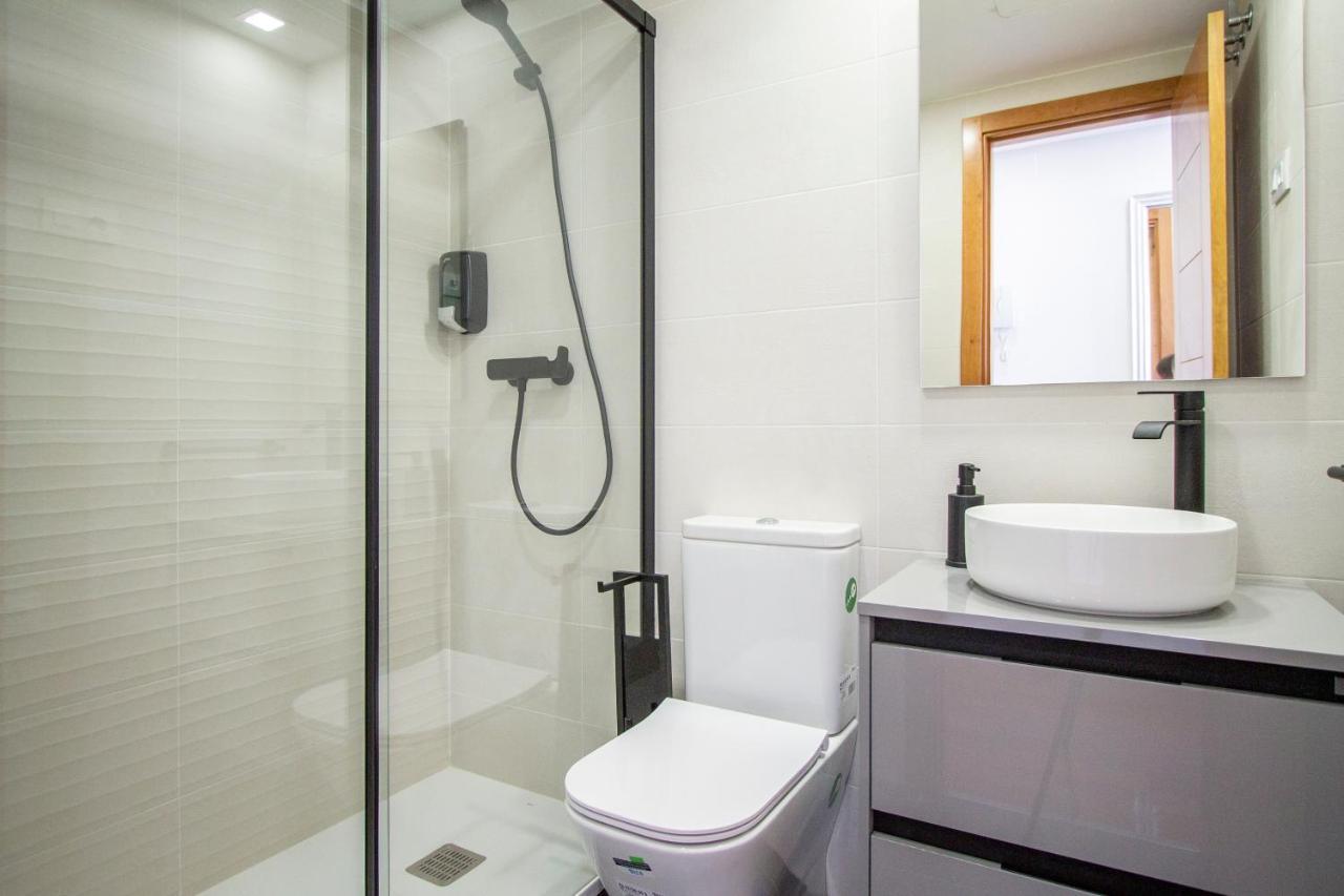 Apartamentos Castilla Luz Business Madrid Bagian luar foto