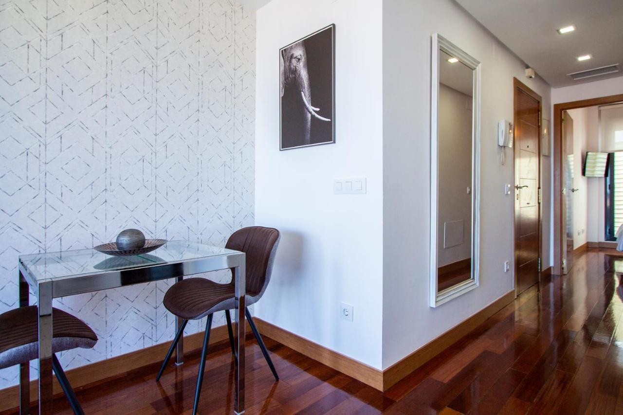 Apartamentos Castilla Luz Business Madrid Bagian luar foto