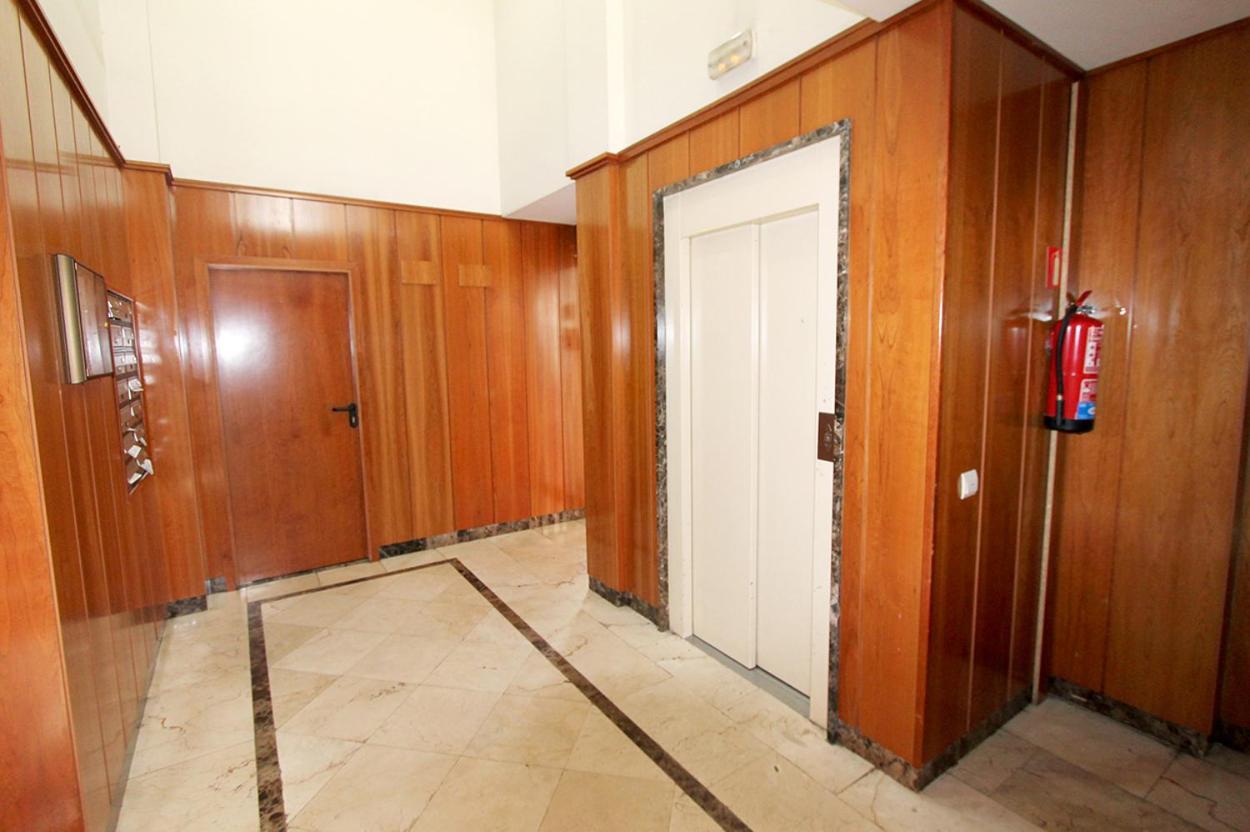 Apartamentos Castilla Luz Business Madrid Bagian luar foto