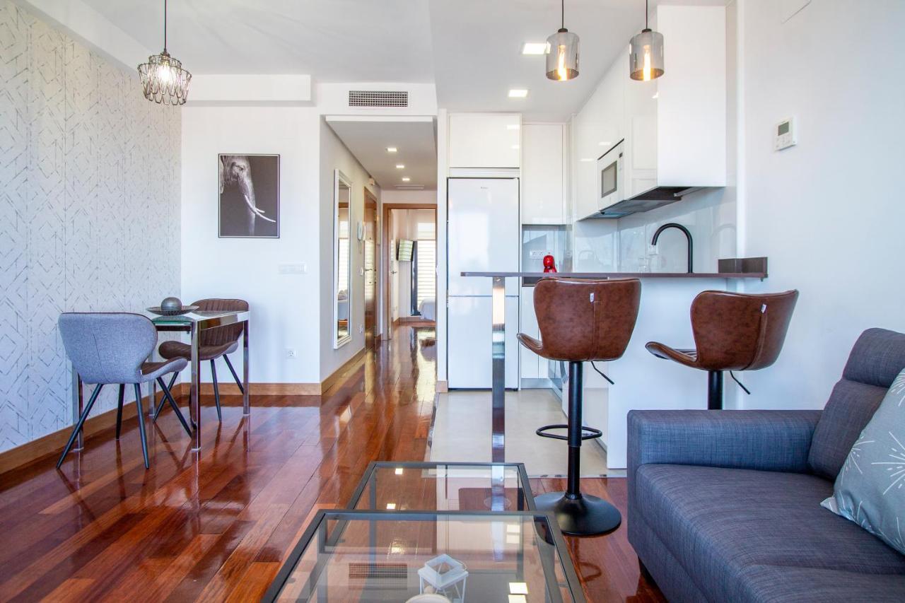 Apartamentos Castilla Luz Business Madrid Bagian luar foto