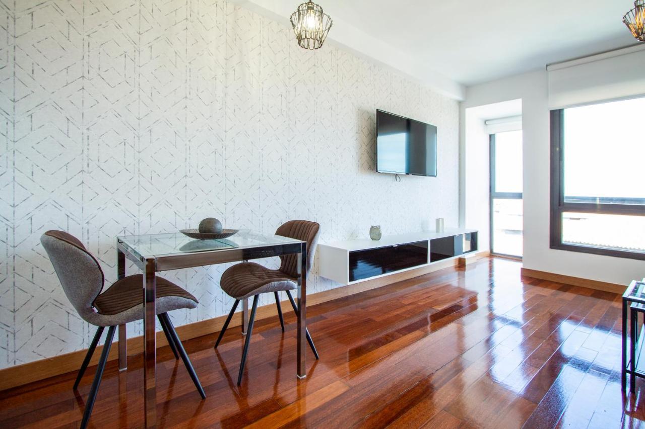 Apartamentos Castilla Luz Business Madrid Bagian luar foto