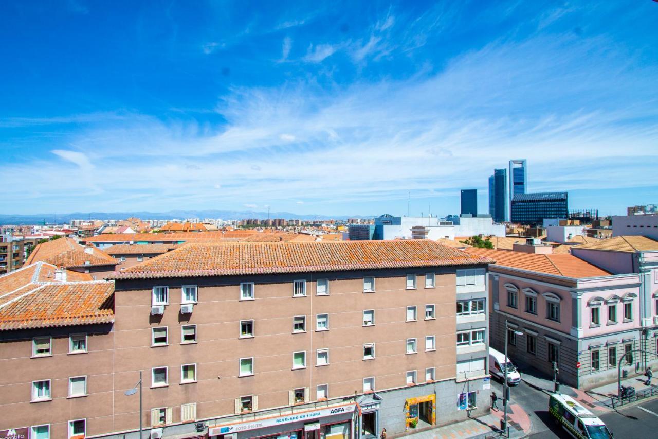 Apartamentos Castilla Luz Business Madrid Bagian luar foto
