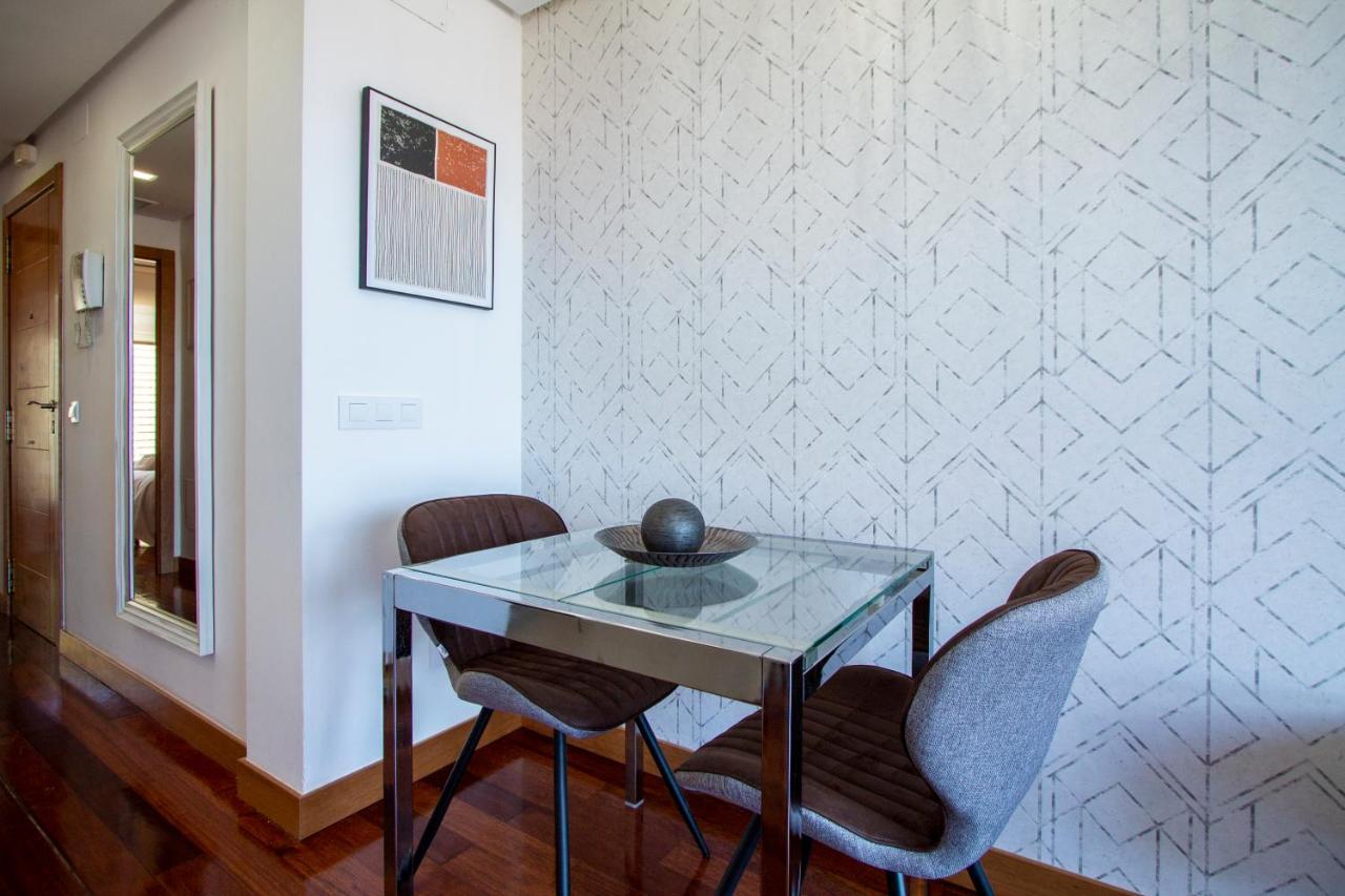 Apartamentos Castilla Luz Business Madrid Bagian luar foto