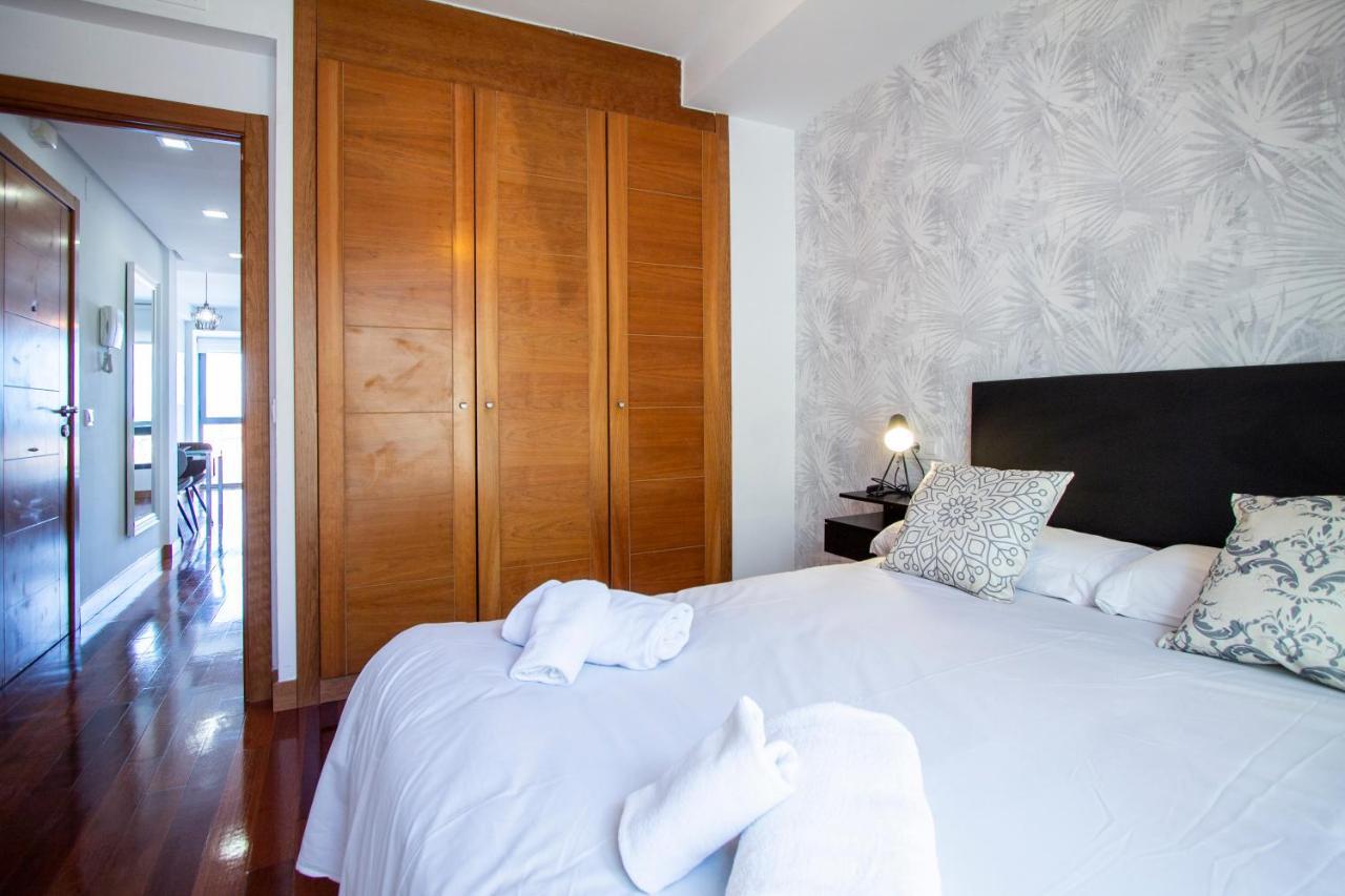 Apartamentos Castilla Luz Business Madrid Bagian luar foto
