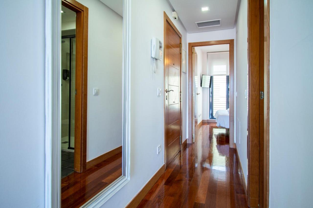 Apartamentos Castilla Luz Business Madrid Bagian luar foto