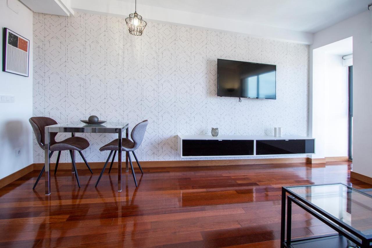 Apartamentos Castilla Luz Business Madrid Bagian luar foto