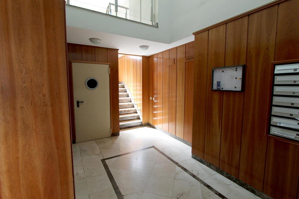 Apartamentos Castilla Luz Business Madrid Bagian luar foto